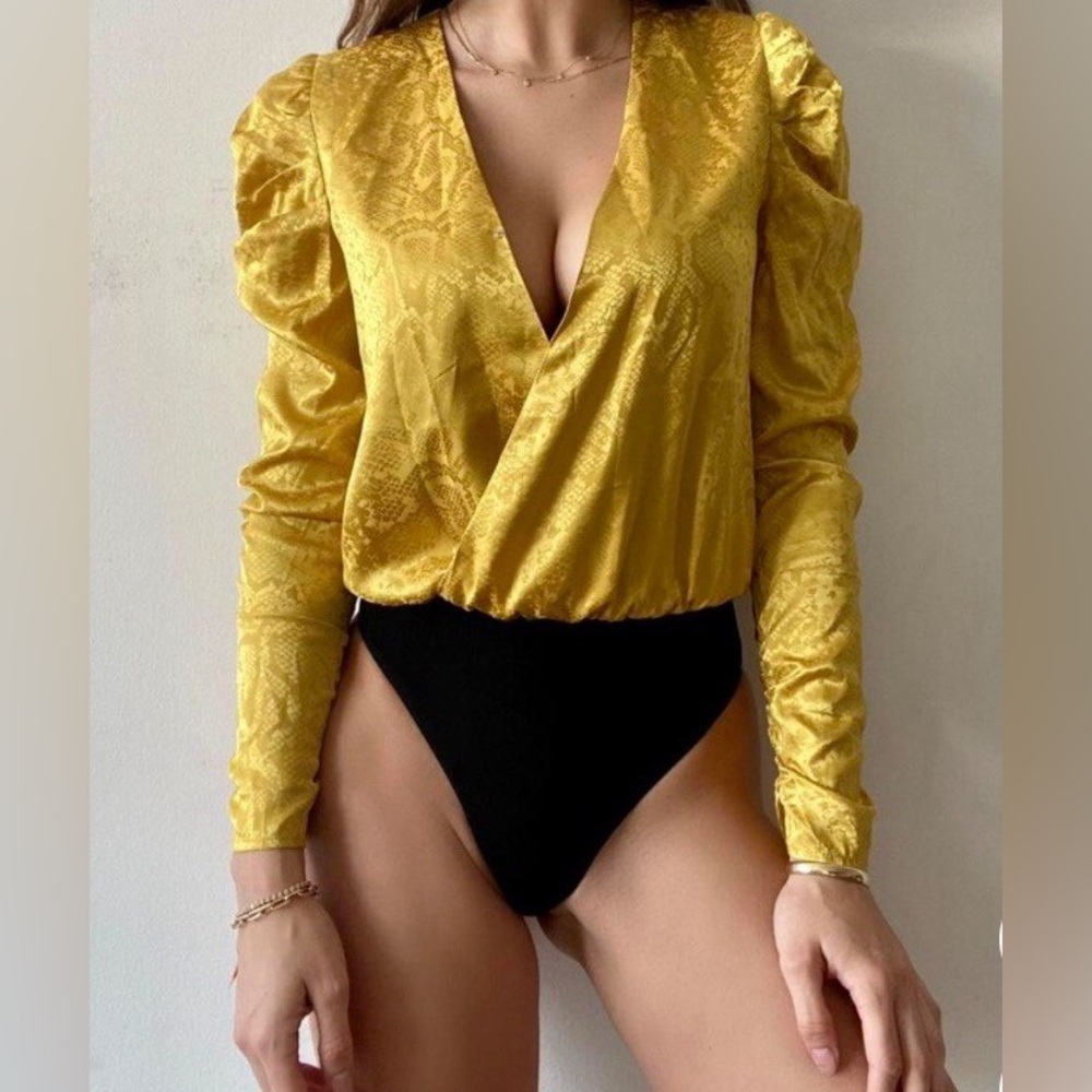 WAYF Sav Yellow Gold Snake Print Bodysuit Low Cut Long Puff Sleeve Medium New